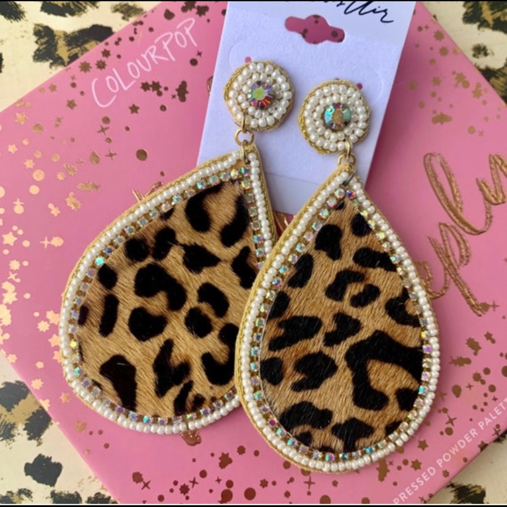 Country Chic Lightweight Leopard Rhinestone Bead Earrings